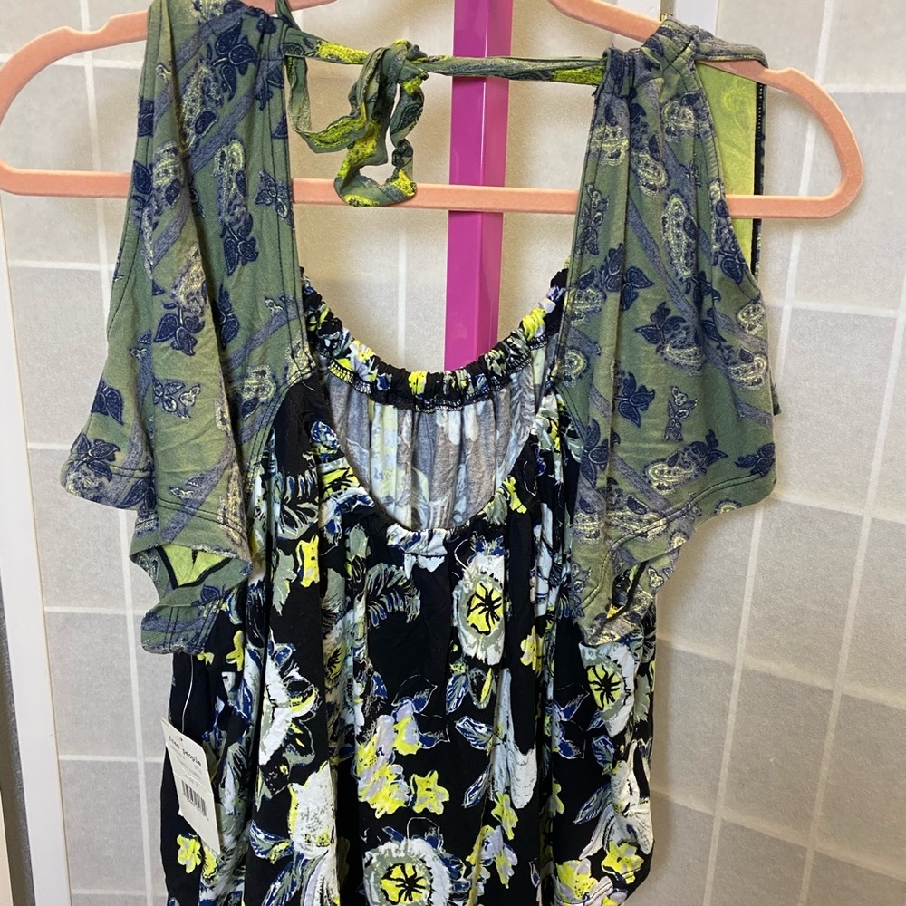 NWT Free People Baja
Babe Cold Shoulder Floral Floral Open-Back Women Top - Picture 4 of 5